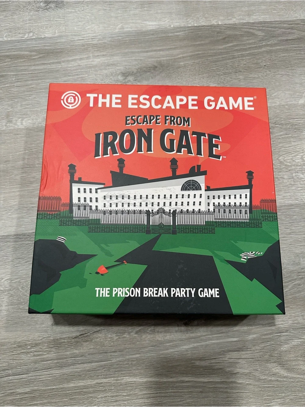 CH200 NEW Escape from Iron Gate Game The Prison Break Party Game 3-8 Player 13+